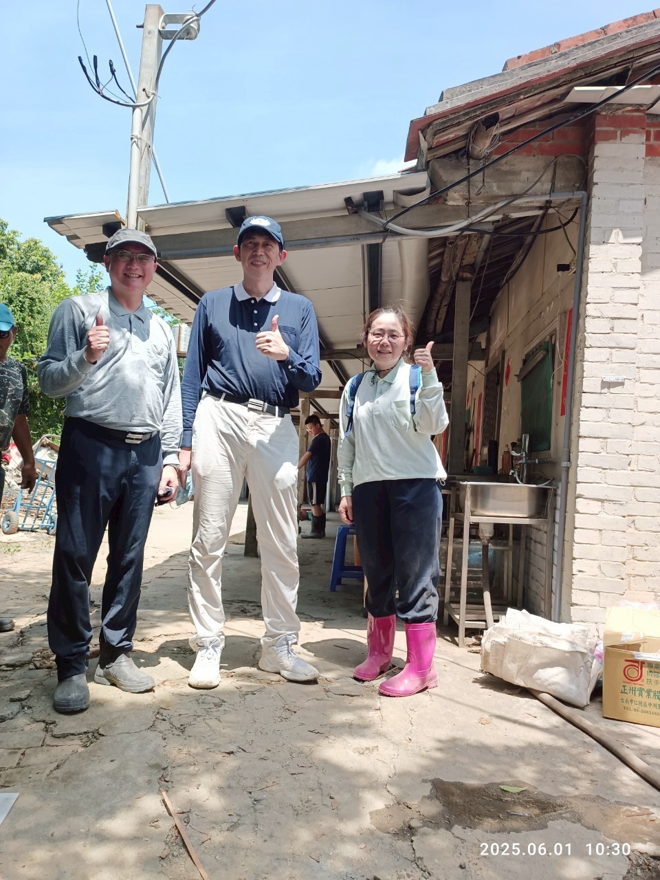 LINE_ALBUM_202561關懷戶打掃蒜頭生態園區_250602_5_55f3c.jpg